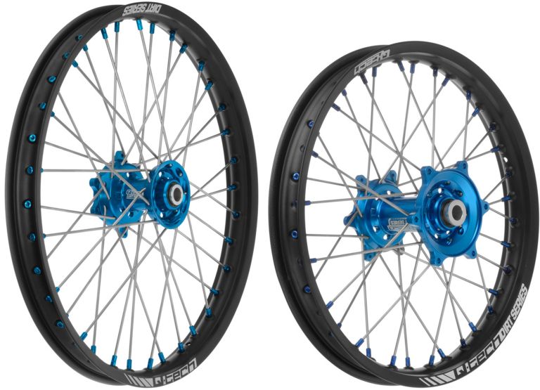 Sada predné (21" x 1,6") + zadné (19" x 1,85") kolo kompletné YAMAHA, Q-TECH (čierne ráfiky, modré stredy)